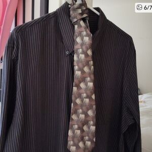 Van Heusen Brown Stripes Long Sleeve Dress Shirt Free Large With Tie GUC 24 ptp